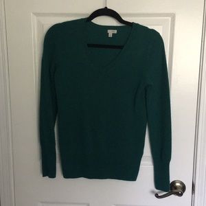 Cashmere dark green sweater.